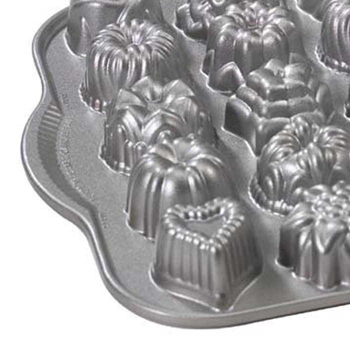 Nordic Ware Cast-Aluminum Nonstick Muffin Pan, Sweetheart Rose N28