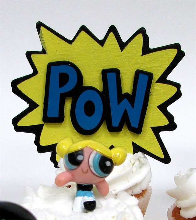 POWERPUFF GIRLS 8 Piece Birthday CUPCAKE Topper Set Featuring Powerpuff Girls Figures and Decorative Themed Accessories... N6