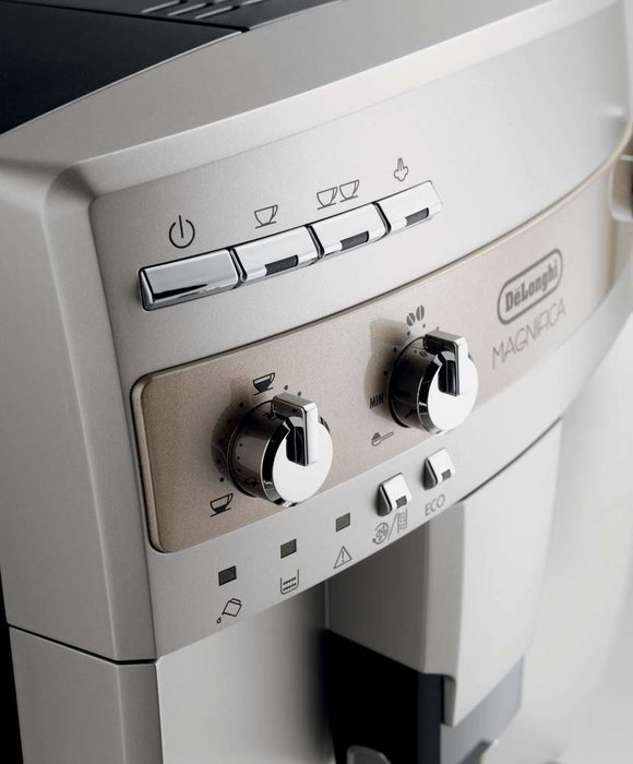 DeLonghi ESAM3300 Magnifica Super-Automatic Espresso/Coffee Machine