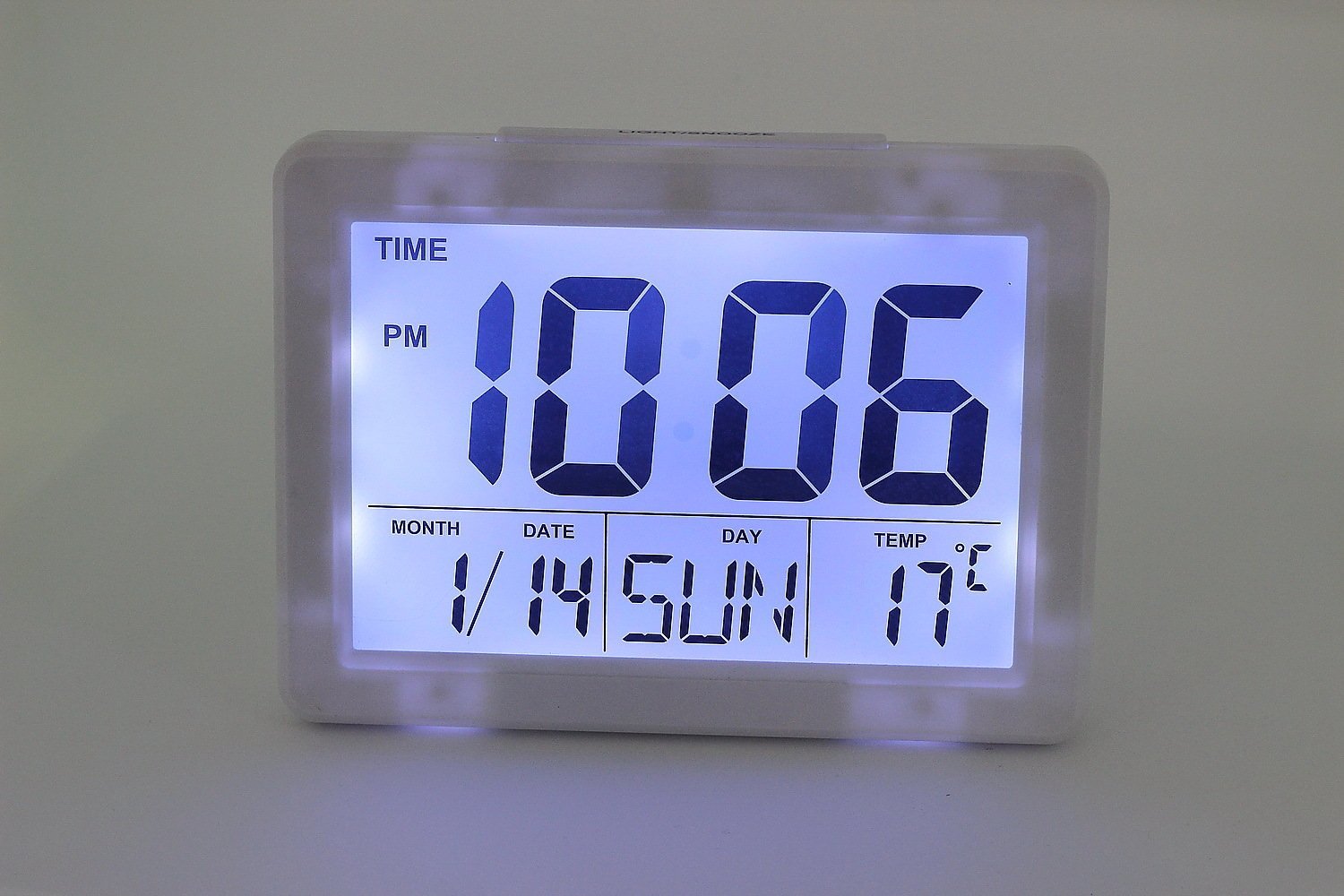 surborder-shop-digital-alarm-clock-battery-operated-with-large-display
