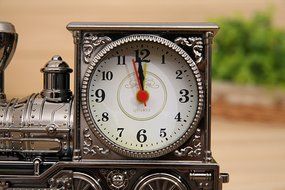 Hynbase Creative Retro Cute Silver Rustic Locomotive Alarm Clock N3