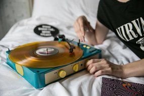 Gadhouse Brad Vintage Record Player 3-speed Turntable Built in Bluetooth, Stereo Speakers, Headphone Jack, Aux... N11