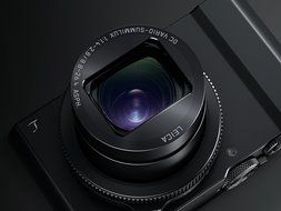 Panasonic LUMIX DMC-LX10K Camera, 20.1 Megapixel 1" Sensor, 3X 24-72mm F/1.4-2.8 LEICA DC Lens, Black N4
