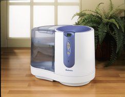 Holmes Cool Mist Comfort Humidifier with Digital Control Panel, HM1865-NU N2