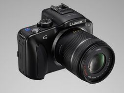 Panasonic LUMIX DMC-G3 16 MP Micro Four-Thirds Interchangeable Lens Camera with 3-Inch Free-Angle Touch-Screen... N7
