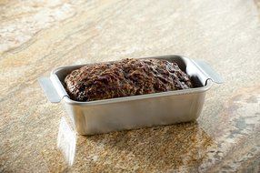 Nordic Ware Naturals Meat Loaf Pan and Lifting Trivet, Multicolor N3