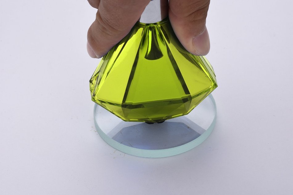 A Car Air Purifier That Combines Safety Hammer & 2 USB Charger Ports(Yellow) N2
