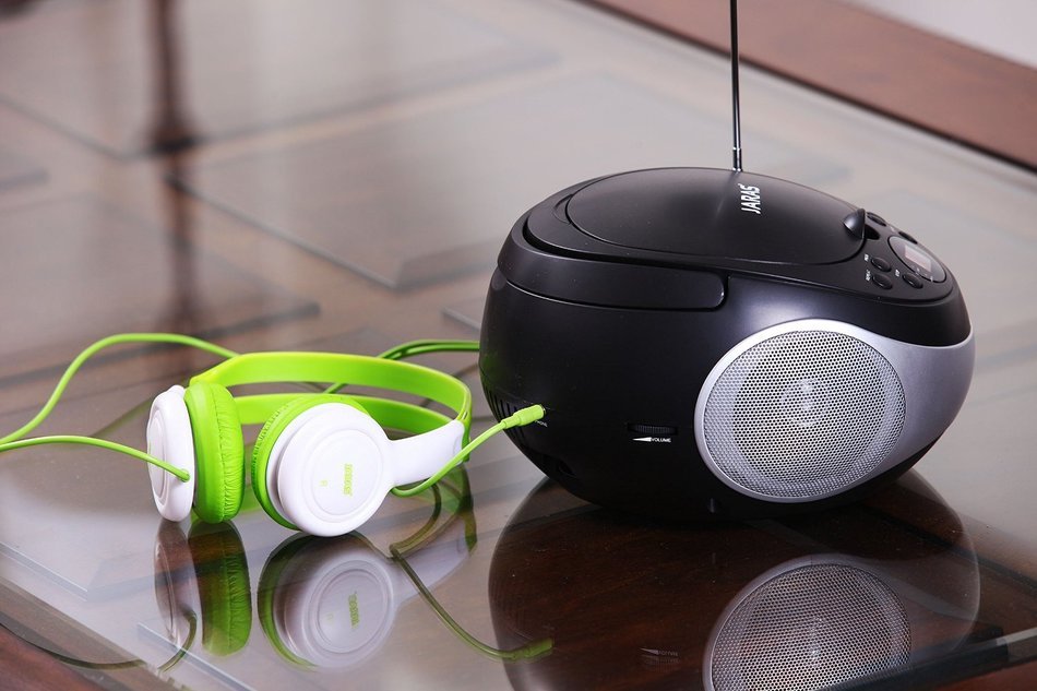 Jaras JJ-Box89 Sport Portable Stereo CD Player with AM/FM Stereo Radio and Headphone Jack N6