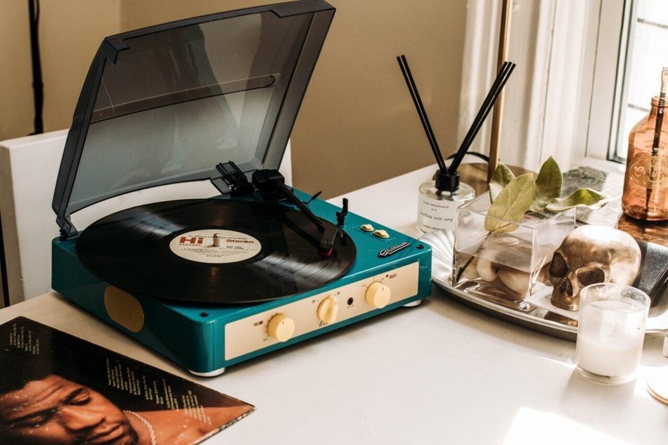 Gadhouse Brad Vintage Record Player 3-speed Turntable Built in Bluetooth, Stereo Speakers, Headphone Jack, Aux... N10