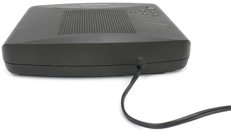 Magnavox AJ3240/17 AM/FM Clock Radio (Discontinued by Manufacturer) N4
