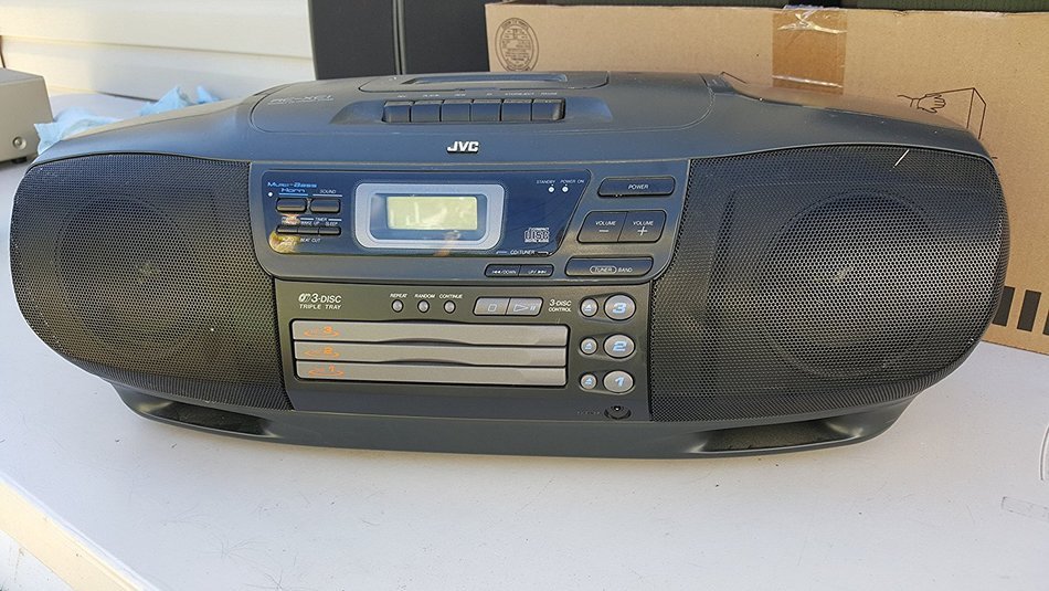 JVC RC-XC1 AM/FM,CASSETTE,3 CD CHANGER PLAYER