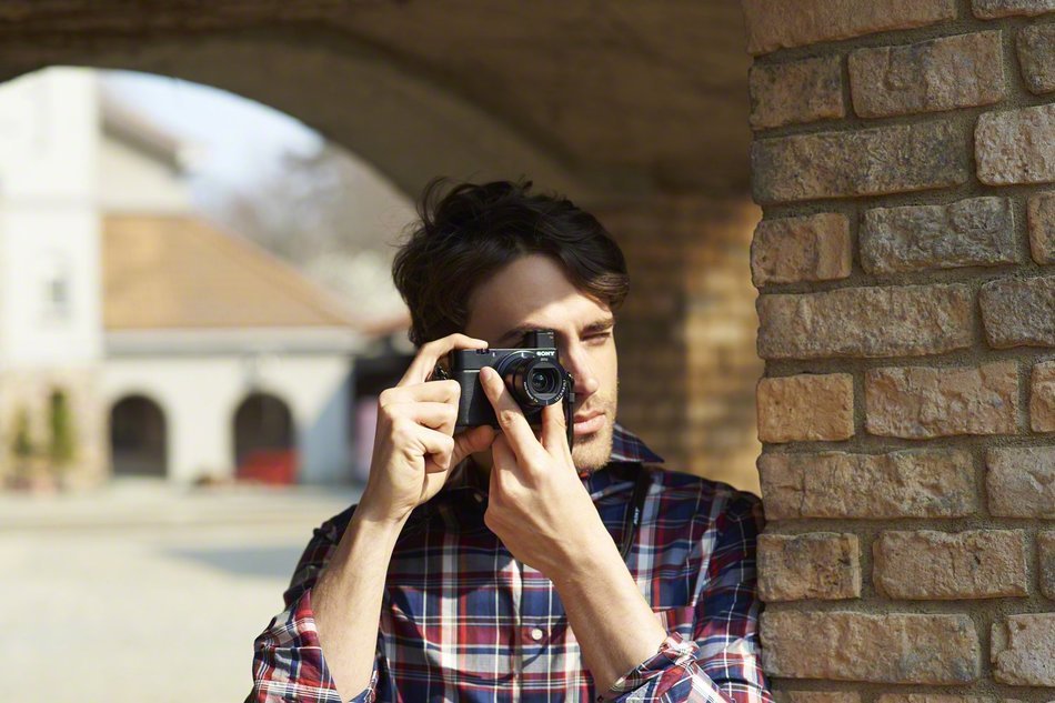 Sony Appareil photo avanc&eacute; RX100 III avec capteur de type 1.0 N17
