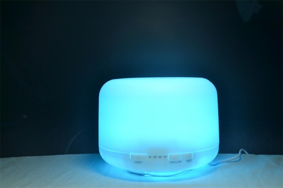 FLYMEI 500ml Aroma Essential Oil Diffuser Ultrasonic Air Humidifier with 4 Timer Settings LED Color Changing Lamps... N4