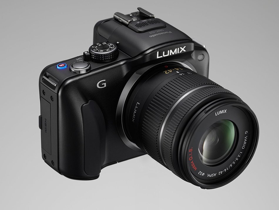 Panasonic LUMIX DMC-G3 16 MP Micro Four-Thirds Interchangeable Lens Camera with 3-Inch Free-Angle Touch-Screen... N7
