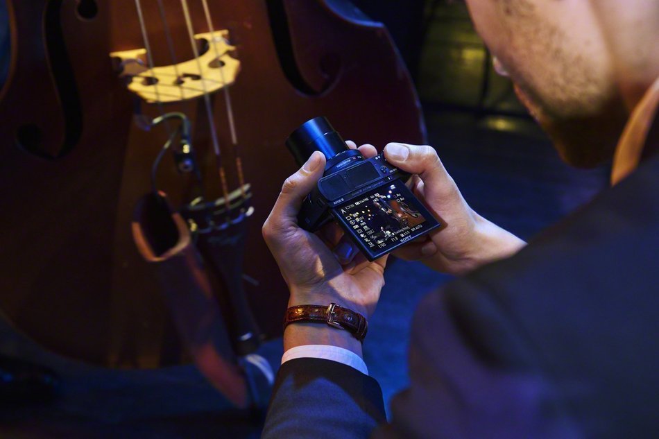 Sony Appareil photo avanc&eacute; RX100 III avec capteur de type 1.0 N23