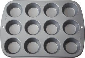 Wilton 2105-0585 Nonstick 3-Piece Cake and Cupcake Covered Bake Set N4