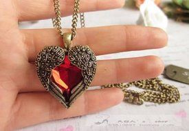 Red Rhinestone Vintage Women Peach Heart Wing Pendant Necklace Chain DICA N2