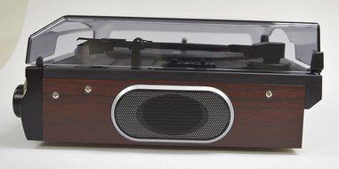 Jensen JTA-230SE 3-Speed Stereo Turntable with Built-in Speakers and Speed Adjustment, Mahagony N2