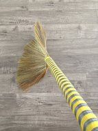 Zen Broom - Soft Indoor Broom w/ Large 16'' Head &amp; Light / Flexible Asian Tiger Grass Bristles 40'' Overall Length N2