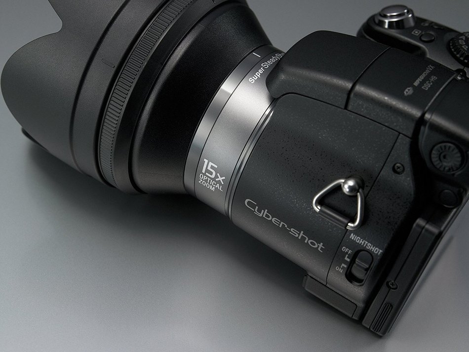 Sony Cybershot DSC-H9 8MP Digital Camera with 15x Optical Image Stabilization Zoom (Discontinued by Manufacturer) N11