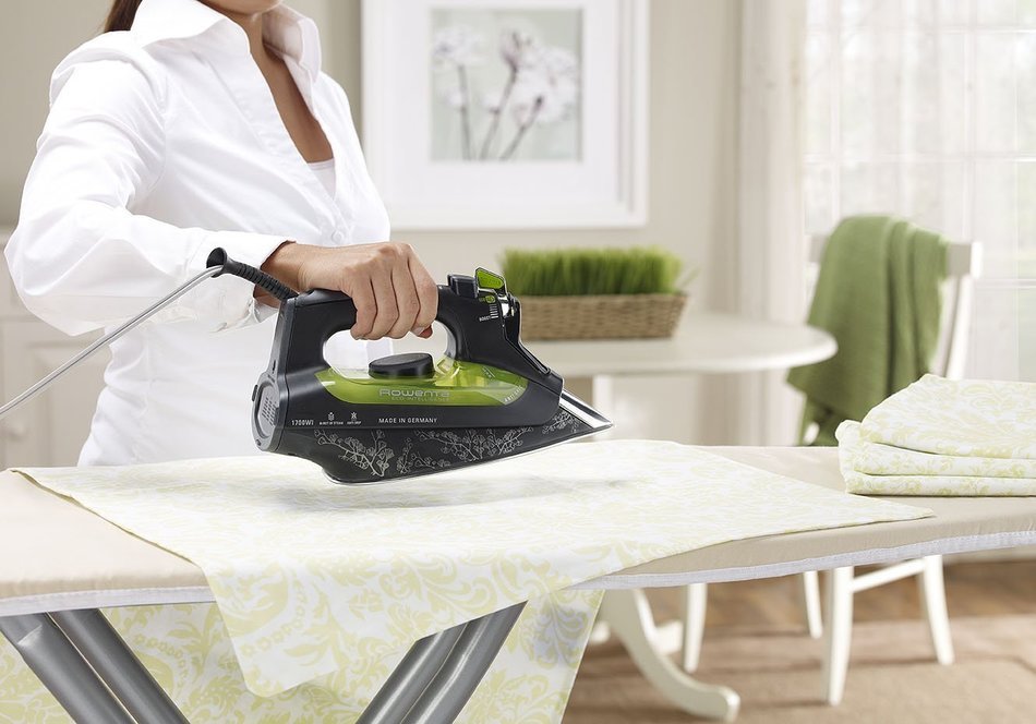 Rowenta DW6080 Eco-Intelligence 1700-Watt Energy Saving Steam Iron Stainless Steel Soleplate with Auto-Off, 400... N3
