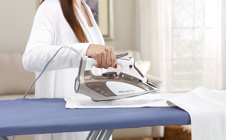 Rowenta DW5080 Focus 1700-Watt Micro Steam Iron Stainless Steel Soleplate with Auto-Off, 400-Hole, Brown N4