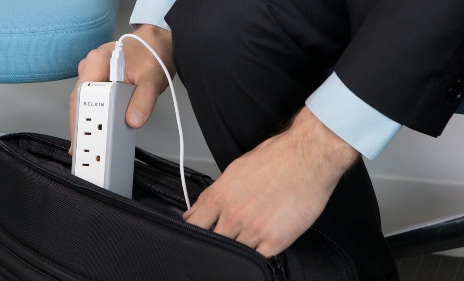 Belkin Mini Surge Protector with USB Charger - 1 AMP (Retail Package)