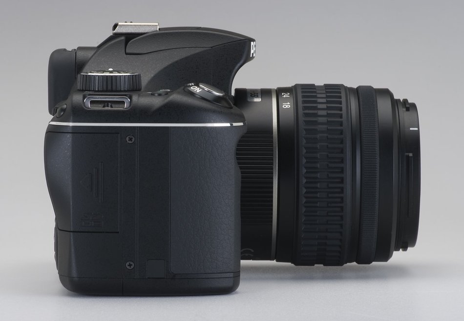 Pentax K-x Digital SLR with 2.7-inch LCD and 18-55mm f/3.5-5.6 AL Lens (Black) (Discontinued by Manufacturer) N5