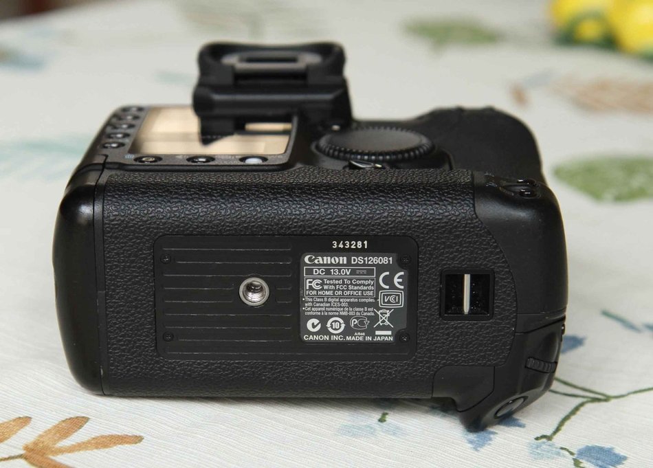 Canon EOS 1Ds Mark II 16.7MP Digital SLR Camera (Body Only) N6