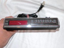 Emerson Vintage Radio Clock Model No RED5521A N2