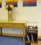 Studebaker Stereo Turntable with Bluetooth Receiver and Record Storage Compartment, SB6059 N4