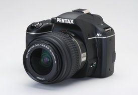 Pentax K-x Digital SLR with 2.7-inch LCD and 18-55mm f/3.5-5.6 AL Lens (Black) (Discontinued by Manufacturer) N6
