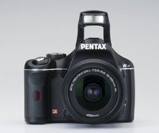 Pentax K-x Digital SLR with 2.7-inch LCD and 18-55mm f/3.5-5.6 AL Lens (Black) (Discontinued by Manufacturer) N8