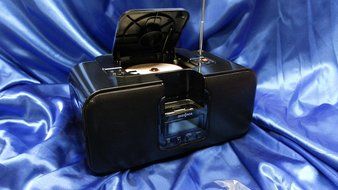 Insignia Ns-b3112 - Boombox with Ipod Cradle - Radio
