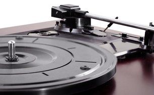 PYLE-HOME PVNP4CD Vintage Phonograph Horn Turntable with CD, Cassette, AM/FM, Aux-In and USB-to-PC Recording N7