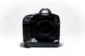Canon EOS-1Ds 11.1MP Digital SLR Camera (Body Only) N2