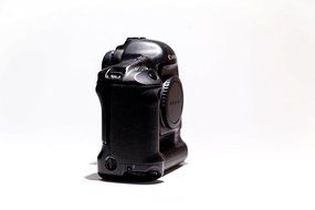 Canon EOS-1Ds 11.1MP Digital SLR Camera (Body Only) N3