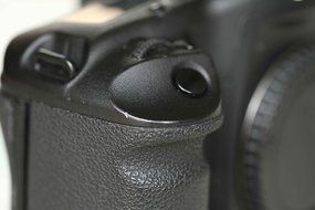 Canon EOS 1Ds Mark II 16.7MP Digital SLR Camera (Body Only) N8