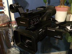 Panasonic Professional AG-HMC40 AVCHD Camcorder with 10.6 MP Still and 12x Optical Zoom (Discontinued by Manufacturer)