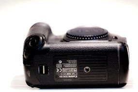 Canon EOS-1Ds 11.1MP Digital SLR Camera (Body Only) N9