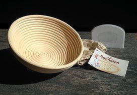 (9 Inch) Banneton Proofing Basket + Free Bowl Scraper &amp; Cloth Liner - Perfect Bread Loaf Shape Flour Round Rising... N11