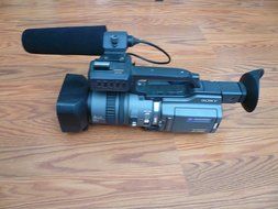 Sony DSR-PD150 3CCD miniDV DVcam ntsc digital video camera recorder