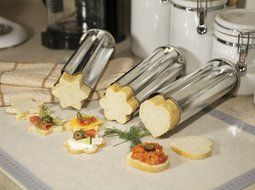Zoie + Chloe 3 Piece Canape Party Bread Mold Set N6