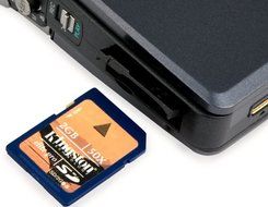 Sanyo Xacti VPC-HD2 7.1MP MPEG4 High Definition Camcorder with 10x Optical Zoom (Discontinued by Manufacturer) N4