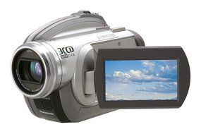 Panasonic VDR-D310 3.1MP 3CCD DVD Camcorder with 10x Optical Image Stabilized Zoom (Discontinued by Manufacturer) N2