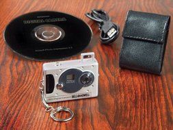 Vivitar Mini Digital Camera with Micro Light Keychain Set - colors may vary N3