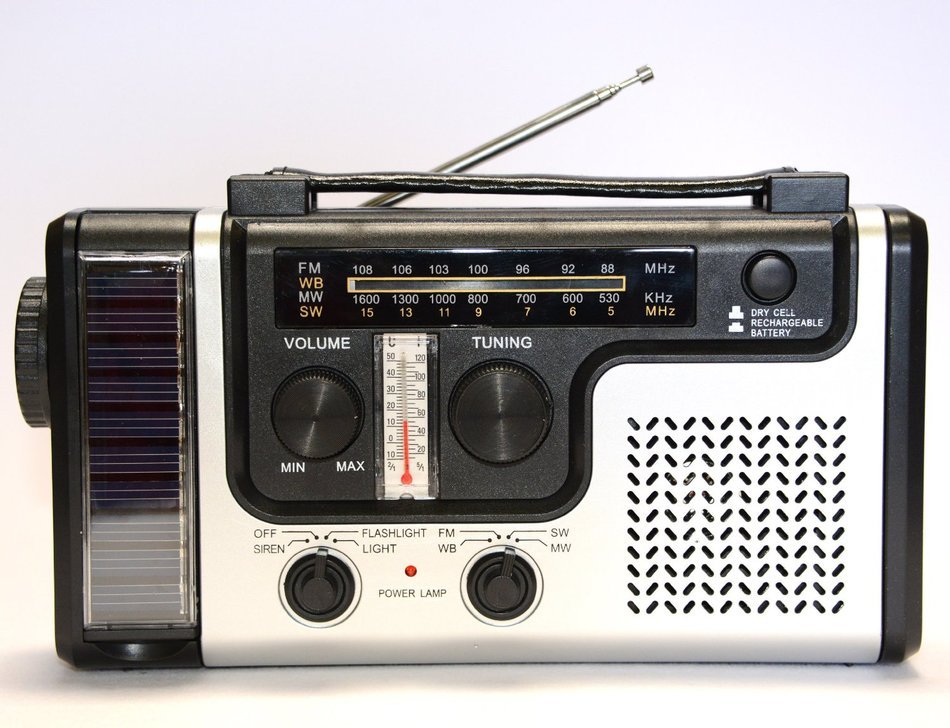 topAlert Emergency Solar Hand Crank Dynamo AM/FM/NOAA Weather Radio, Flashlight, Reading LED Light, Cell Phone... N4