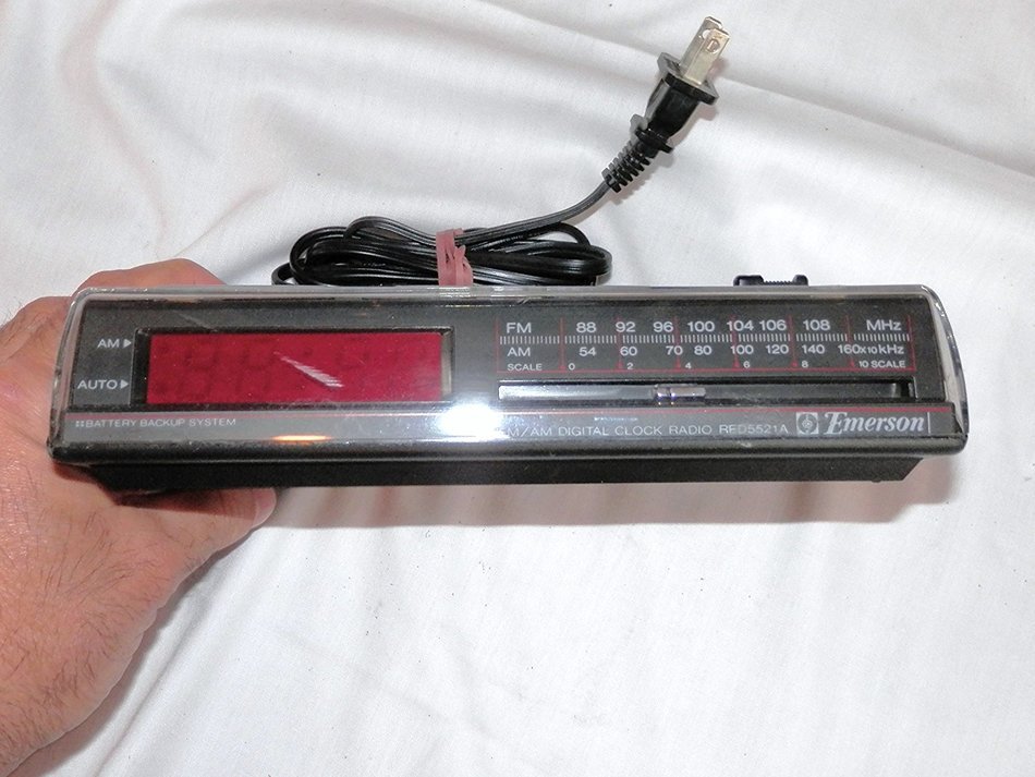 Emerson Vintage Radio Clock Model No RED5521A N2