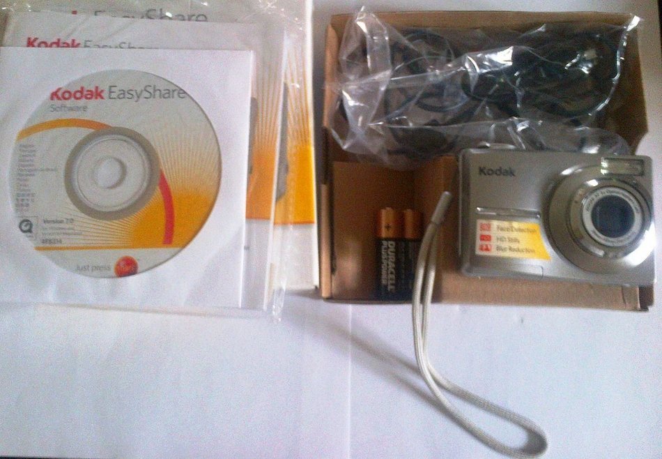 Kodak EasyShare C1013 10.3MP 3x Optical/5x Digital Zoom HD Camera (Silver)