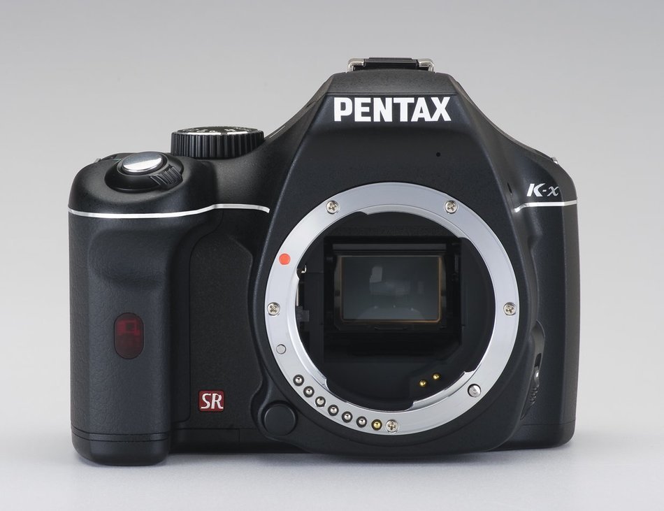 Pentax K-x Digital SLR with 2.7-inch LCD and 18-55mm f/3.5-5.6 AL Lens (Black) (Discontinued by Manufacturer) N7